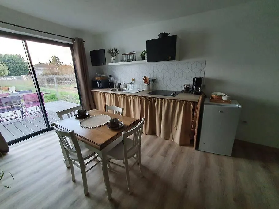 Charmant Appartement Au Calme Saint-Romain-la-Motte