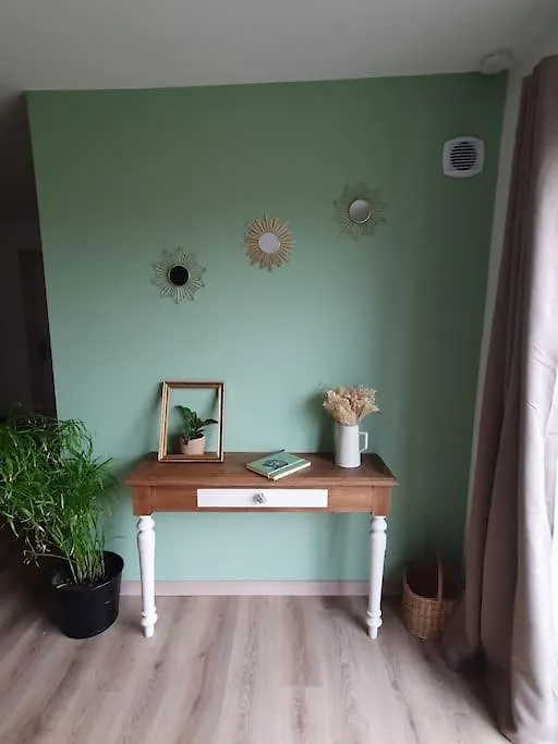 Апартаменты Charmant Appartement Au Calme Saint-Romain-la-Motte